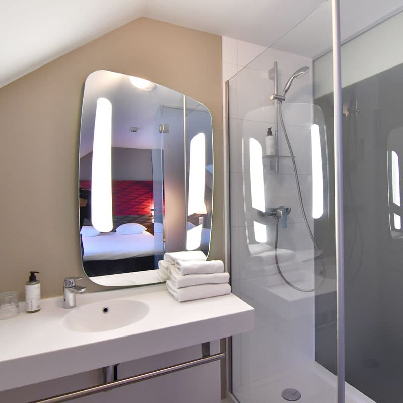 Salle d'eau de l'hôtel Ibis Brest